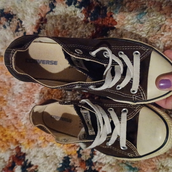 Youth Brown Converse • Size 3 - Picture 6 of 7